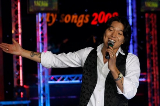 Б.Амархүү Монголд ирэхгүй байхаар шийджээ